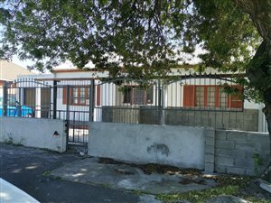 8 Bed House in Parow North