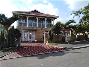 5 Bed House in Woodview