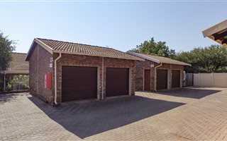 2 Bedroom Townhouse in Montana Park