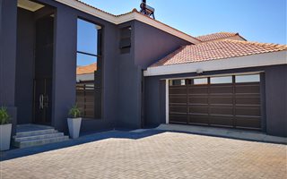 3 Bedroom House in Bendor Park
