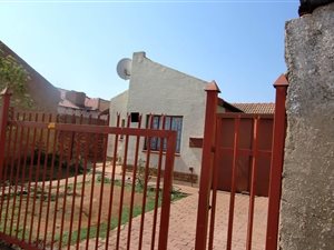 2 Bed House in Nellmapius