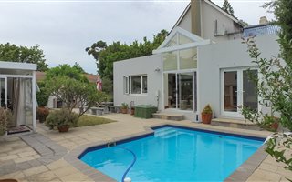 4 Bedroom House in Bergvliet