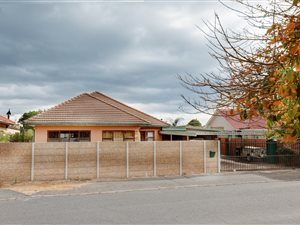 6 Bed House in Oakdale