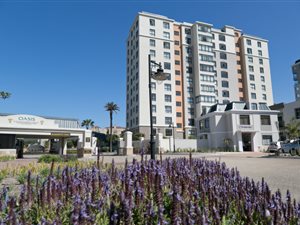 2 Bed Apartment in Century City
