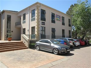 300 m² Commercial space in Fourways
