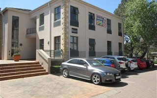 300 m² Commercial space in Fourways