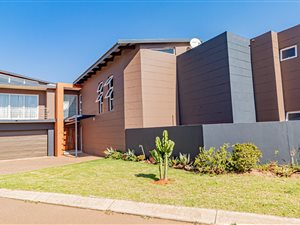 5 Bed House in Mooikloof Equestrian Estate