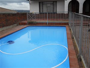 4 Bed House in Shallcross