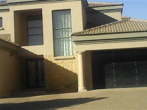 5 Bed House in Raslouw Glen