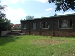 4 Bed House in Lynnwood Manor