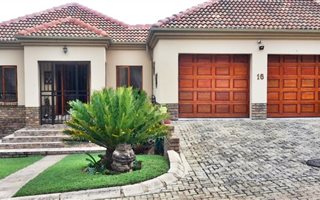 2 Bedroom Townhouse in Elandsrand