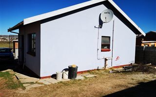 2 Bedroom House in Kwadwesi