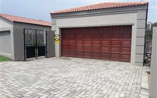 2 Bedroom House in Kyalami Estate