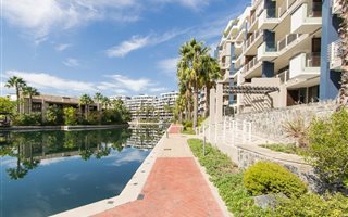 2 Bedroom Apartment in Waterfront