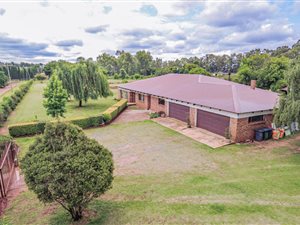5 Bed House in Petit