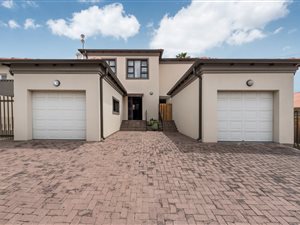 4 Bed House in Fishers Hill