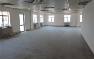 130 m² Commercial space in Fourways
