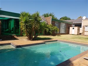 3 Bed House in Kew