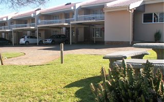 2 Bedroom Townhouse in Langenhoven Park