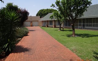 4 Bedroom House in Larrendale