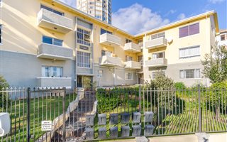 2 Bedroom Apartment in Vredehoek