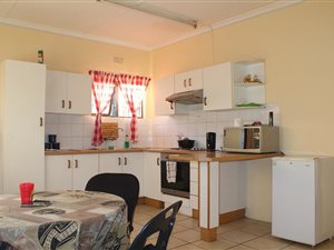2 Bed Garden Cottage in Arboretum