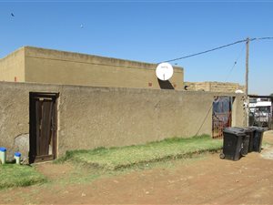 2 Bed House in Tsakane