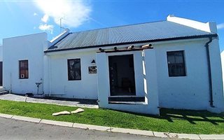 2 Bedroom House in Bredasdorp