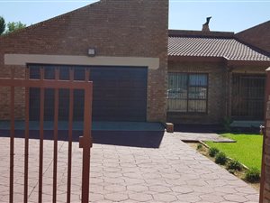 4 Bed House in Riamarpark