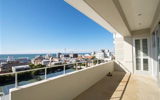 2 Bedroom Apartment in Bantry Bay