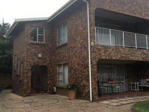 3 Bed Apartment in Shelly Beach