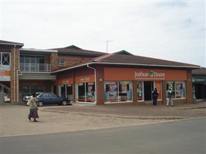 900 m² Retail Space in Arboretum