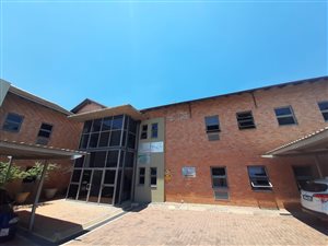 240 m² Commercial space in Silver Lakes