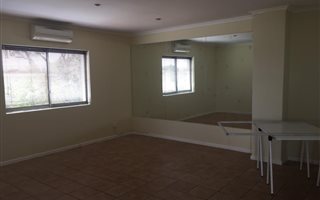 84 m² Commercial space in Tableview