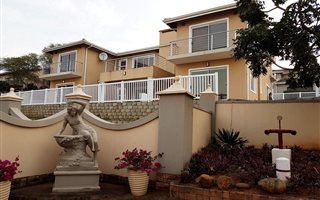 5 Bedroom House in Illovo Beach