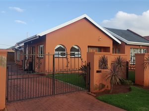3 Bedroom House in Zakariyya Park
