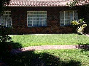 3 Bed House in Highway Gardens
