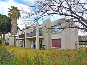 3 Bed Apartment in Bloubosrand