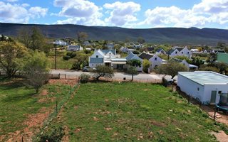1000 m² Land available in McGregor