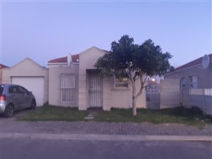 2 Bed House in Mitchells Plain