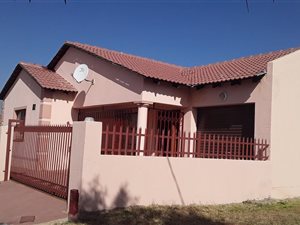 4 Bed House in Unitas Park