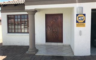 3 Bedroom House in Aerorand