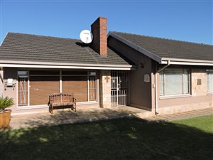 4 Bed House in Edelweiss