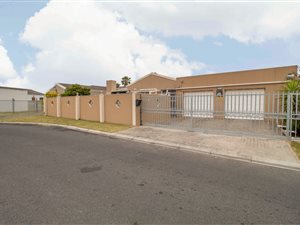 3 Bed House in Highbury