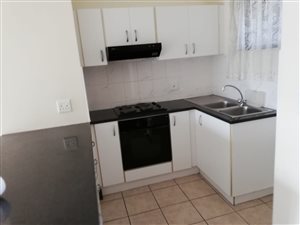 2 Bedroom Flat in Clare Estate