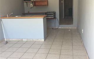 1 Bedroom Garden Cottage in Vaalpark