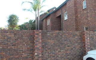 2 Bedroom Apartment in Zwartkop