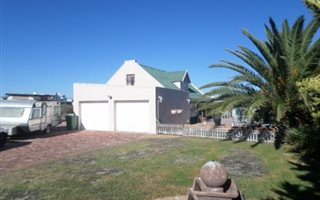 3 Bedroom House in Grotto Bay