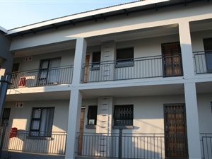 2 Bed Apartment in Witpoortjie