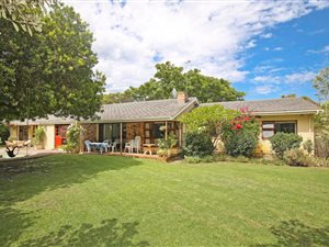 5 Bed House in Bergvliet